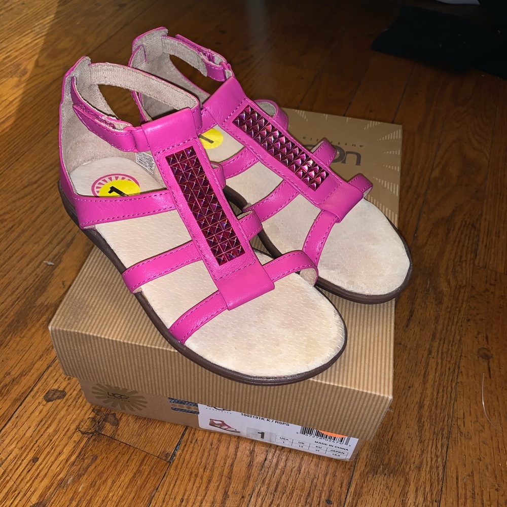 Lil Girls Ugg Sandals - Picture 1 of 3